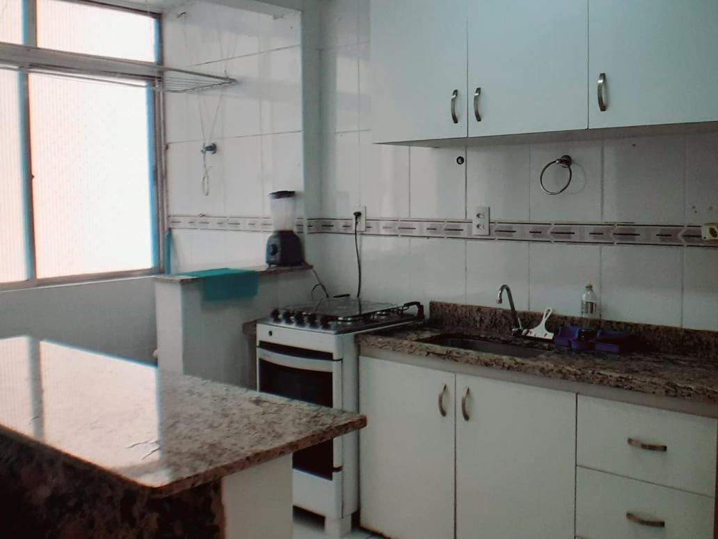 Apartamento Vento E Mar - 2 Quartos Com Sacada Na Quadra Da Praia Do Gonzaga ซันโตส ภายนอก รูปภาพ