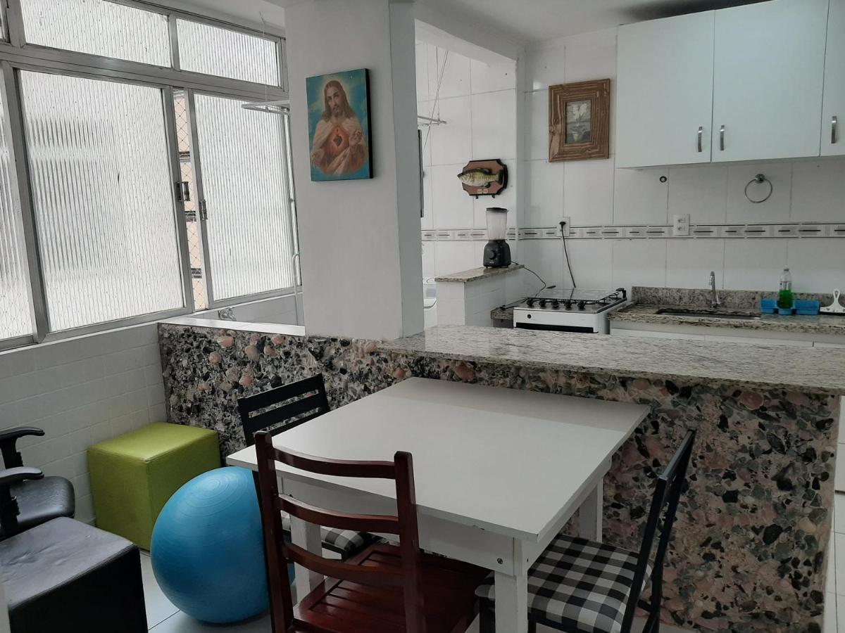 Apartamento Vento E Mar - 2 Quartos Com Sacada Na Quadra Da Praia Do Gonzaga ซันโตส ภายนอก รูปภาพ
