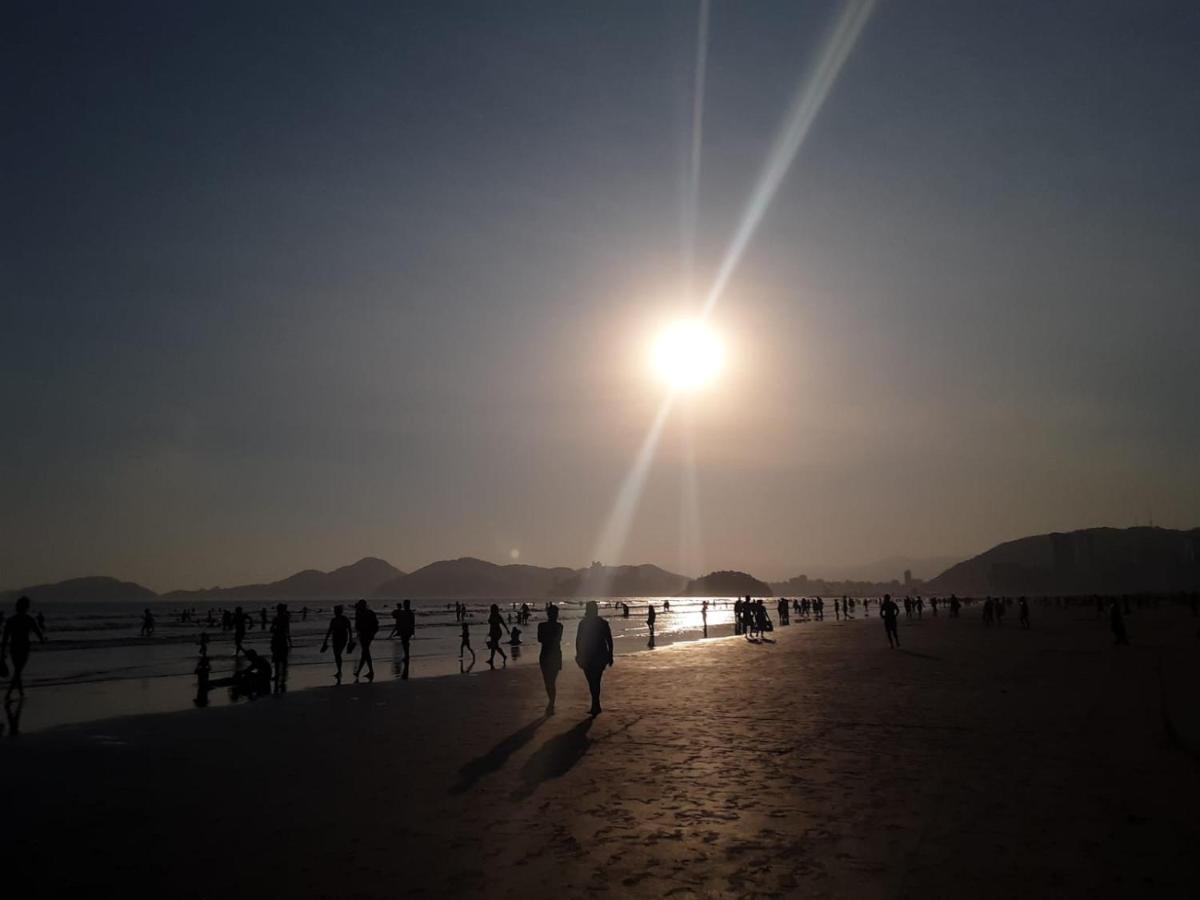 Apartamento Vento E Mar - 2 Quartos Com Sacada Na Quadra Da Praia Do Gonzaga ซันโตส ภายนอก รูปภาพ